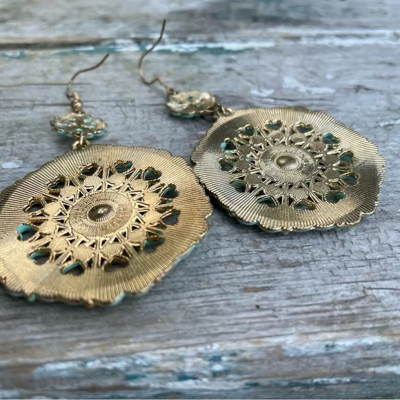 Turquoise green medallion earrings - Picture 10 of 13